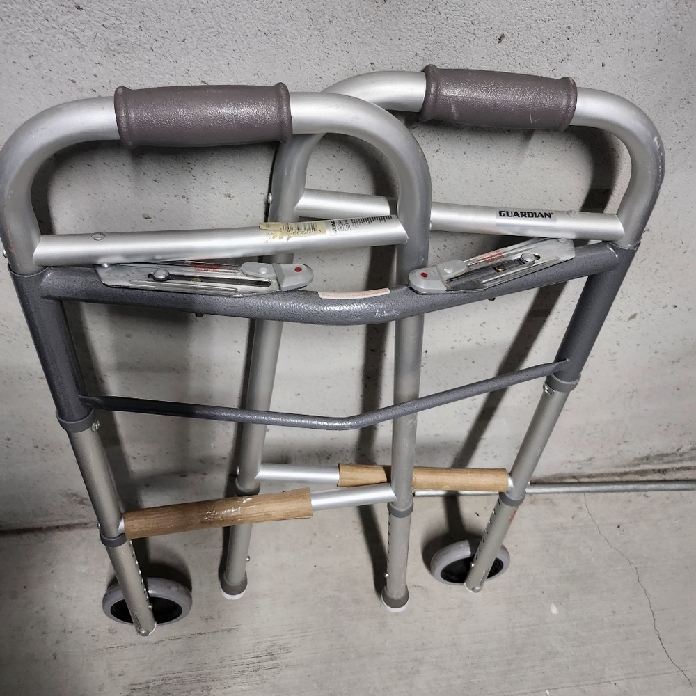 Folding walker